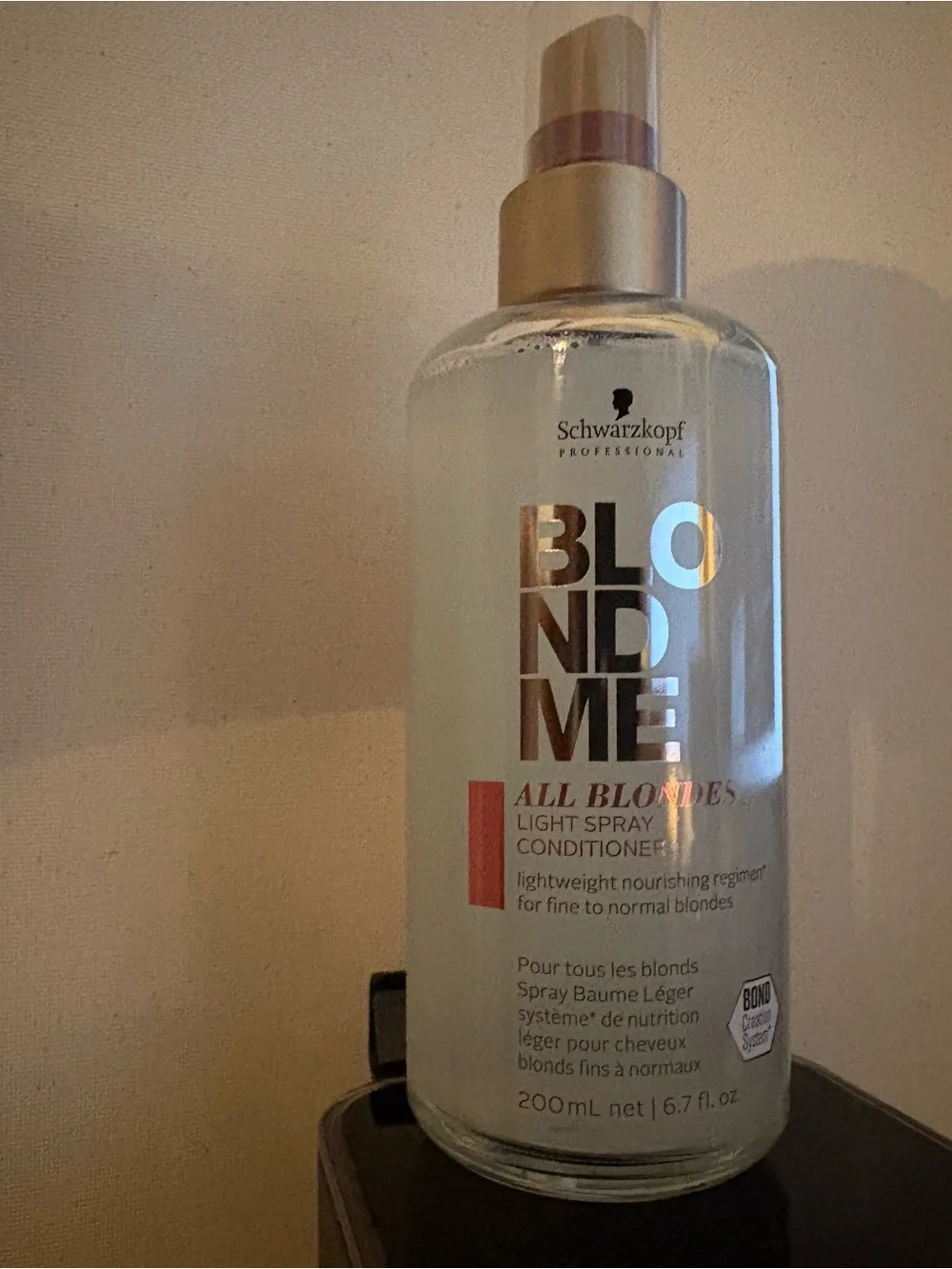 Schwarzkopf BlondMe All Blondes Light Spray Conditioner - White/Cream